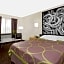 Super 8 by Wyndham Bloomfield