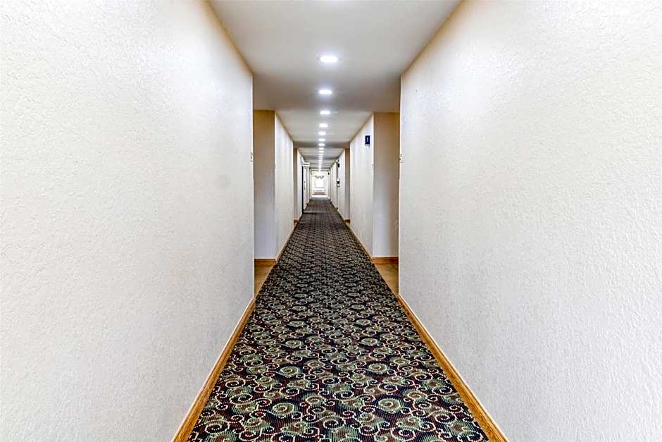 Super 8 by Wyndham Uniontown PA