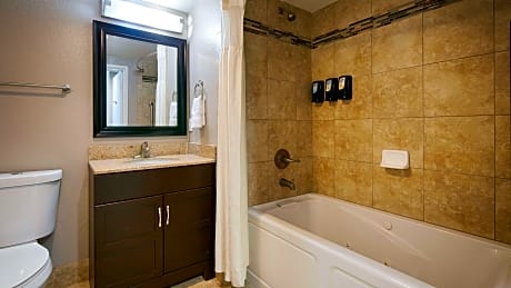 2 Queen Beds, Non-Smoking, Pets In Room Ok, First Floor, Microwave And Refrigerator, Full Breakfast