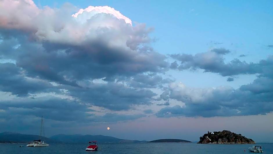 Arcadia Luxury Rooms Seaside Cuisine