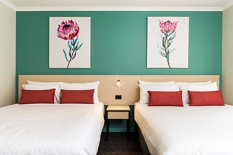 Nightcap At Balaclava Hotel