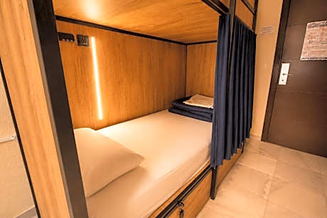 Bed in 14-Bed Mixed Dormitory Room