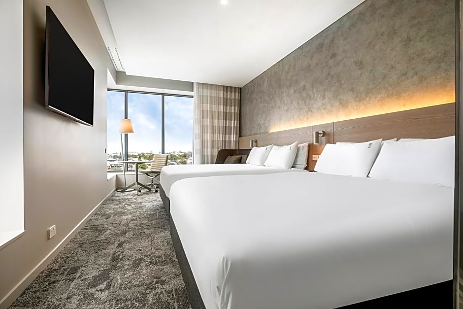 Holiday Inn Express and Suites Sunshine Coast