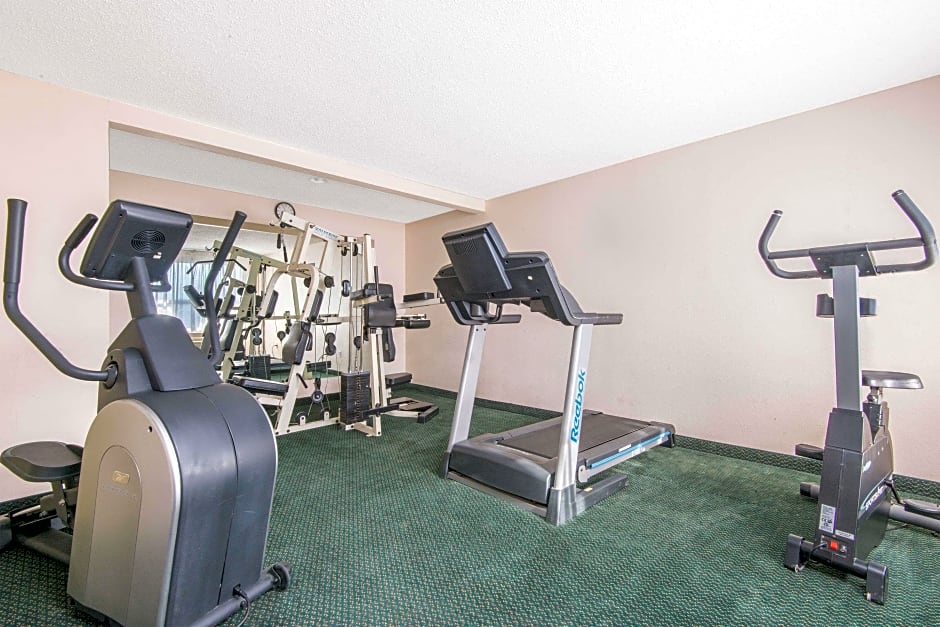 Blue Way Inn & Suites Wichita East