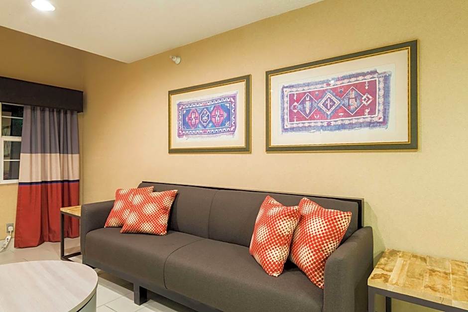 Microtel Inn & Suites By Wyndham Pueblo