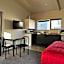 Jack & Di's Waiteti Lakefront Motel