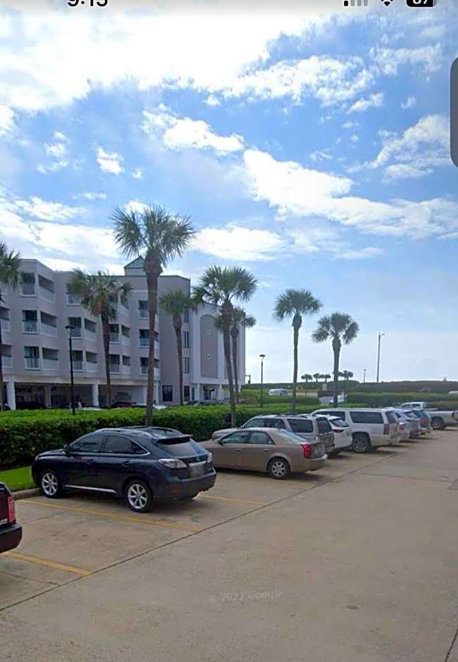 Beautiful newly renovated beachfront condo at Casa Del Mars