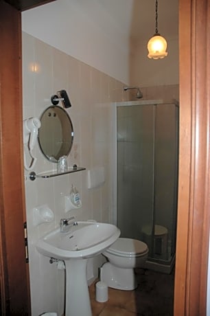 Double or Twin Room with Private Bathroom