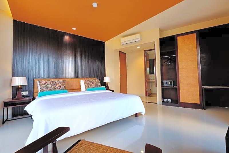 Photo 1 of 9 of Junior Suite