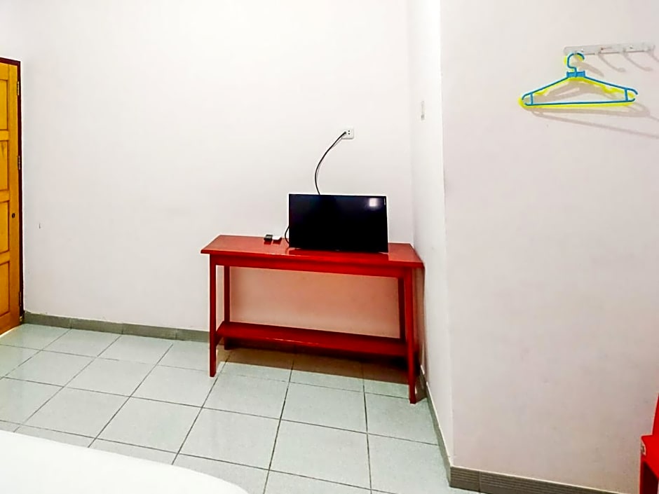 RedDoorz @ Makarios Hotel Poso