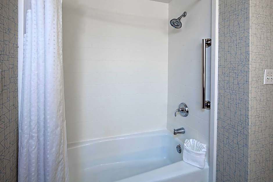 Holiday Inn Express Oakland Airport By IHG