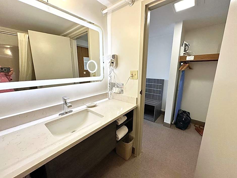 Ramada Cedar Rapids – Cedar Rapids, IA