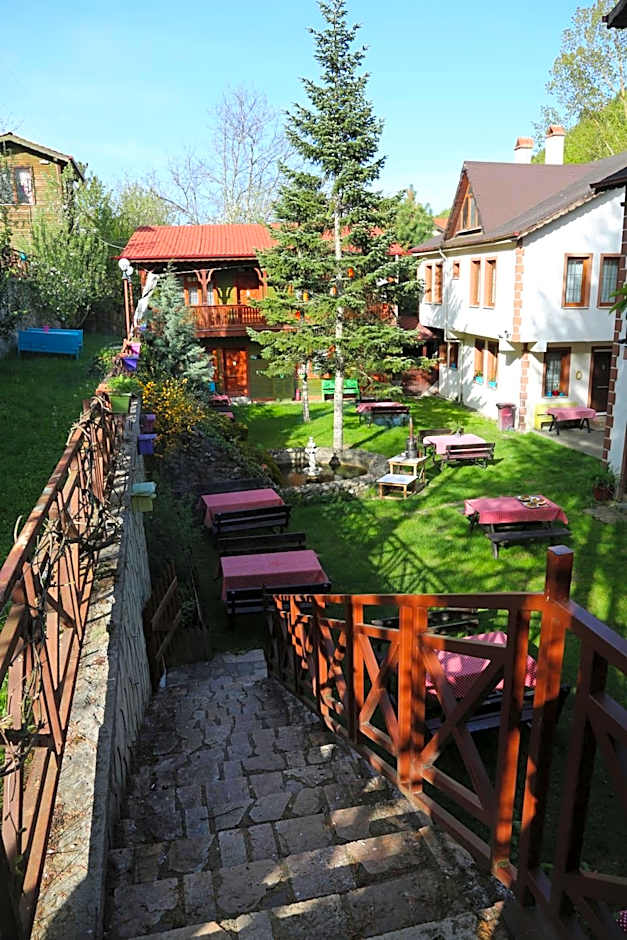 ABANT DORT MEVSİM KONAĞI HOSTEL