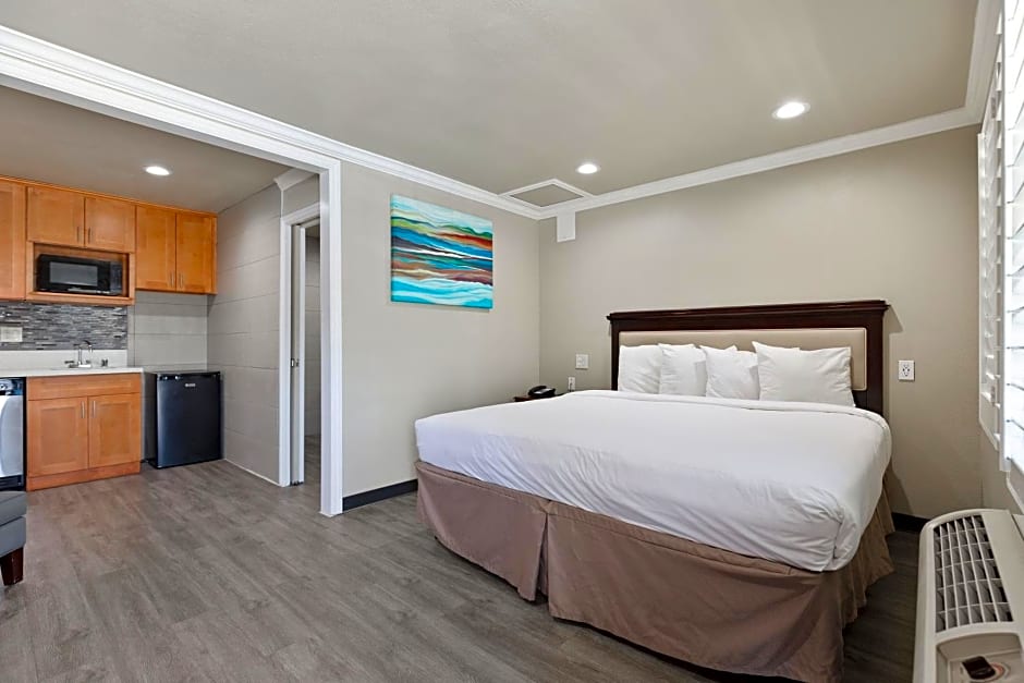 Le Blanc Inn & Suites