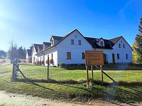 Matějovec 109 & Ubytování Na statku