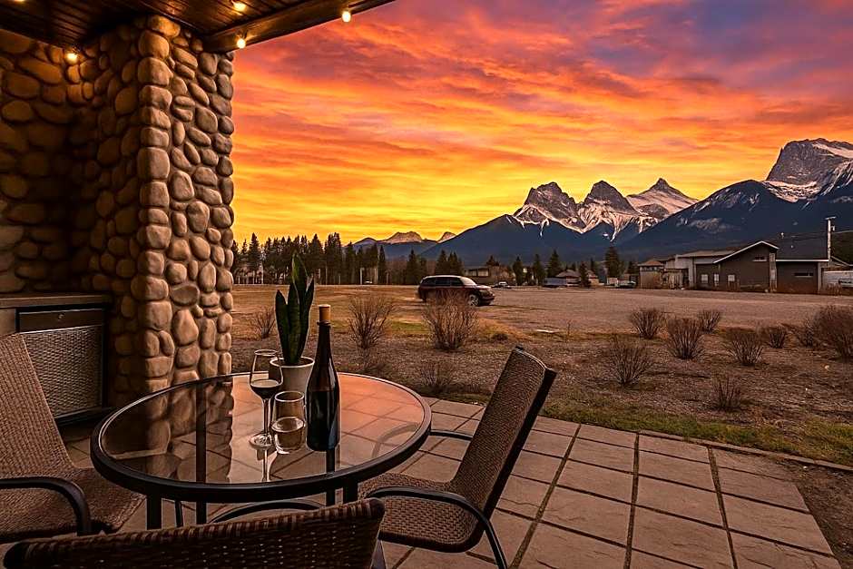 Mountain Haven Retreat, Pool & Hot Tub, UG Parking, Fitness Centre, WiFi!