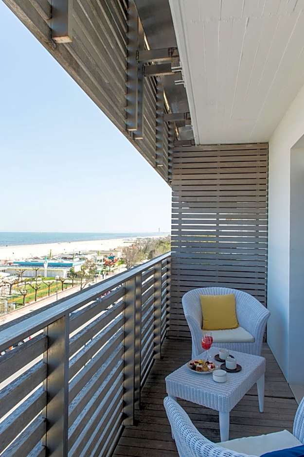 Kiss Beachfront Hotel & Restaurant