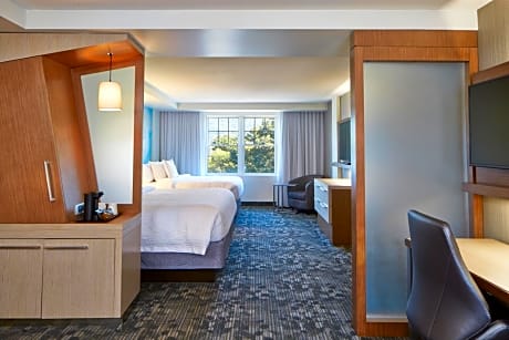 Suite with Two Queen Beds with Sofa Bed and Lake View