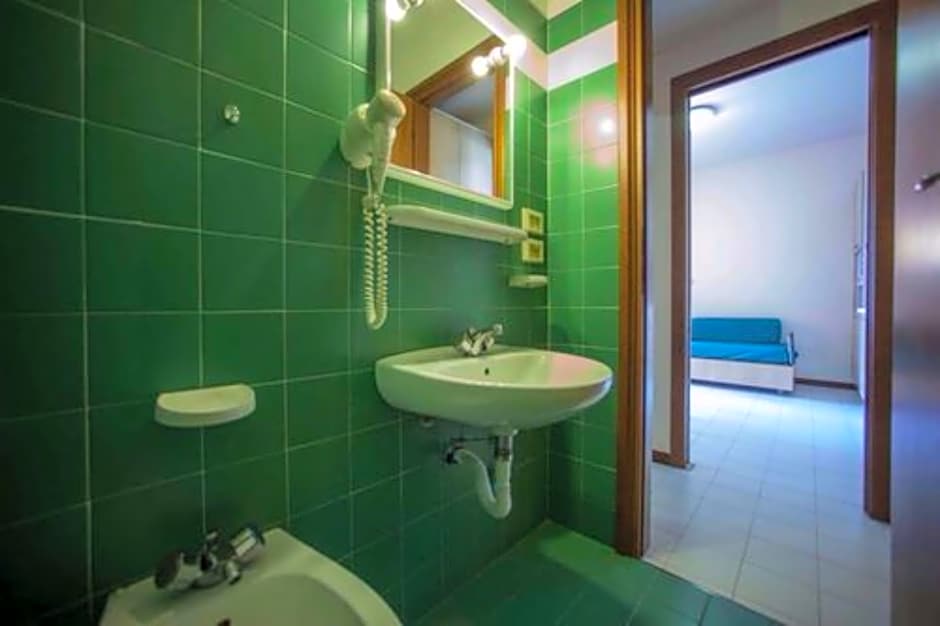 The Garda Village - Near Spiaggia Brema