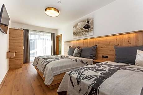 Apartment with Mountain View