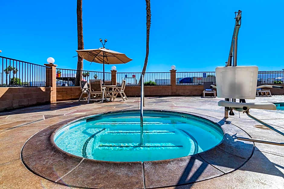 Rodeway Inn & Suites Thousand Palms - Rancho Mirage