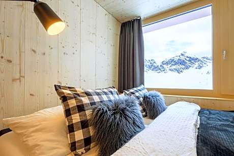 Family Room with Mountain View