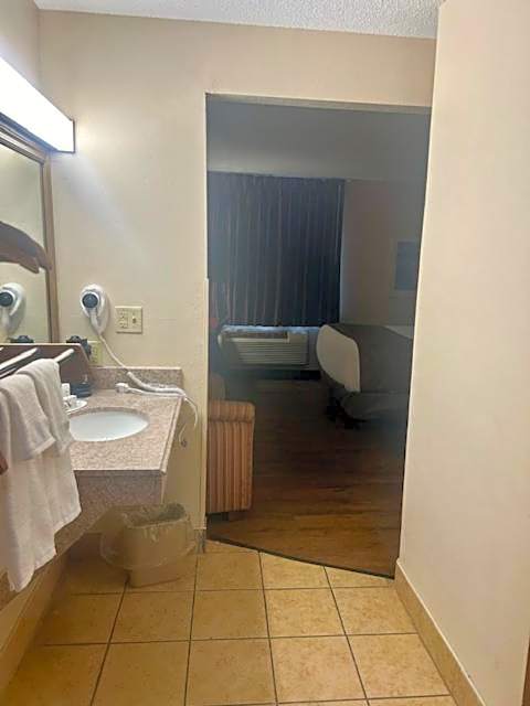 Baymont by Wyndham Battle Creek/I-94