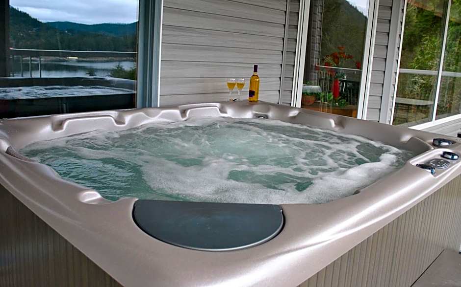 Madeira Park Oceanview Suites