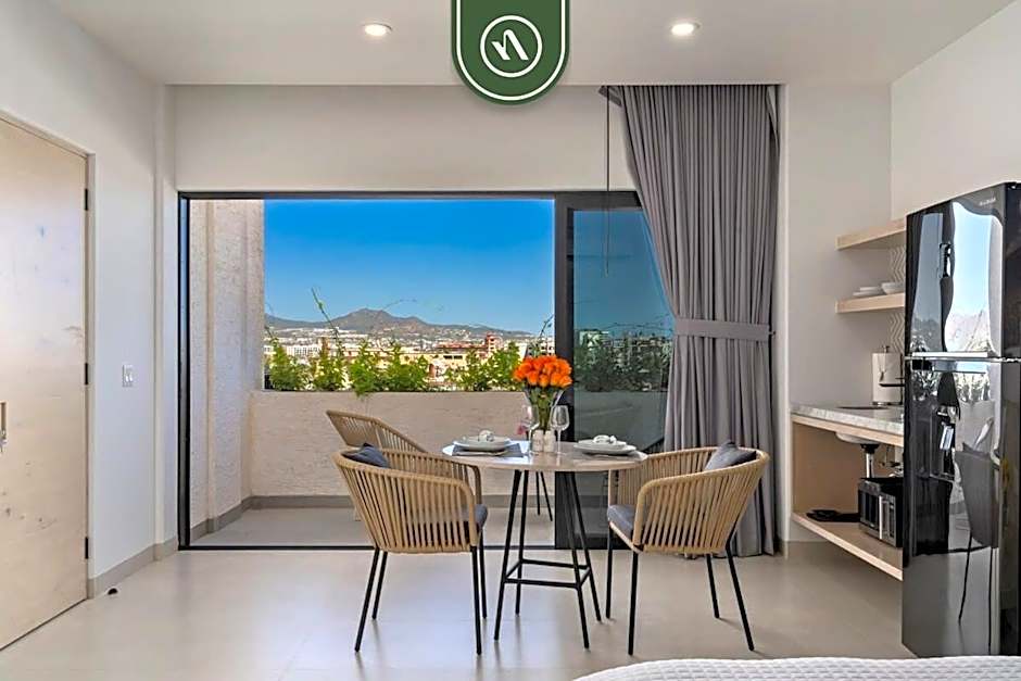 Amazing 2BR Condo with Terrace Overlooking the Marina