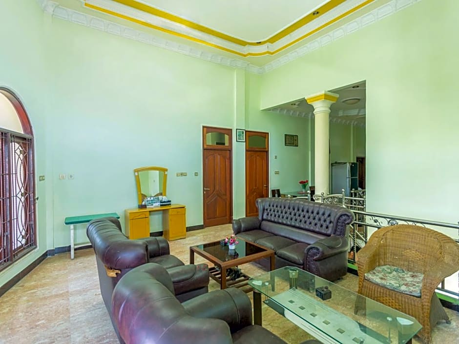 OYO 2848 Senaz Guesthouse