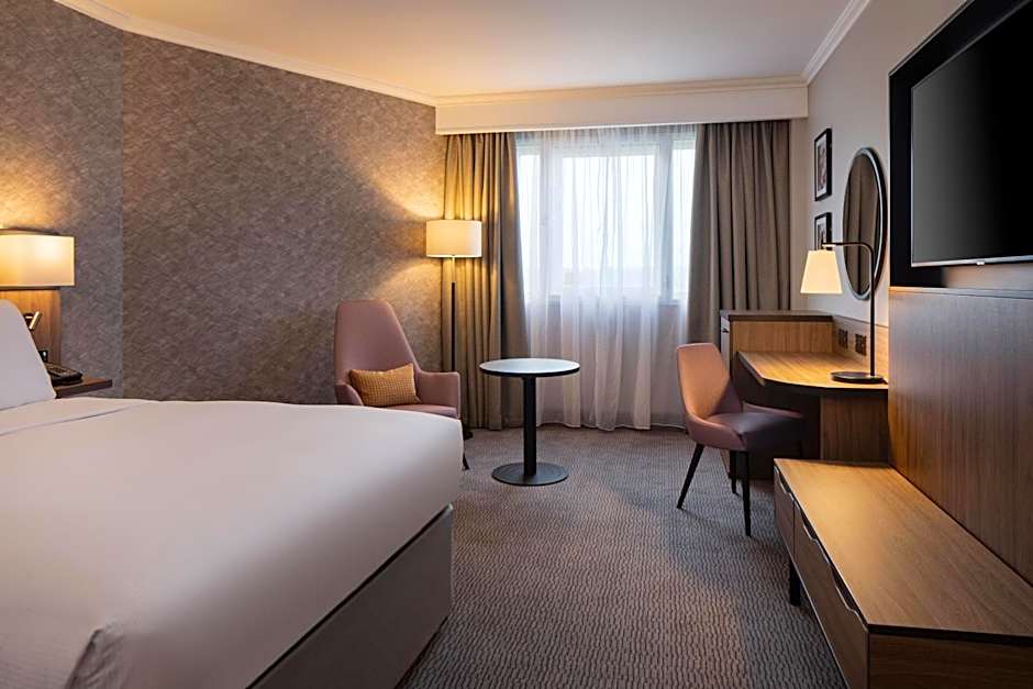 DoubleTree by Hilton Dartford Bridge