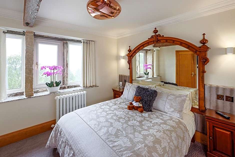 The Saddleworth Hotel