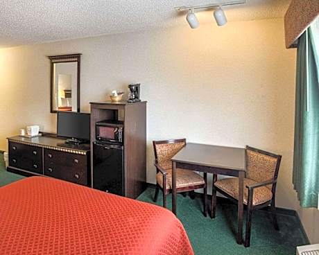 Queen Room - Accessible/Nonsmoking