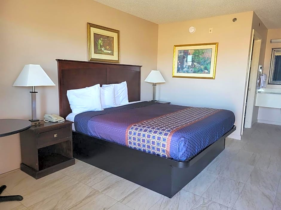 Carom Inn a Travelodge by Wyndham Denham Springs-Baton Rouge