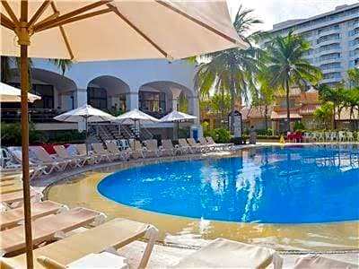 VILLA PARA 8p 6A 2M dentro del HOTEL a un costado del Krystal IXTAPA cuenta con playa y WIFI