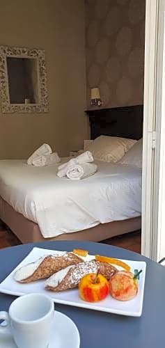Smart Hotel Gallery House