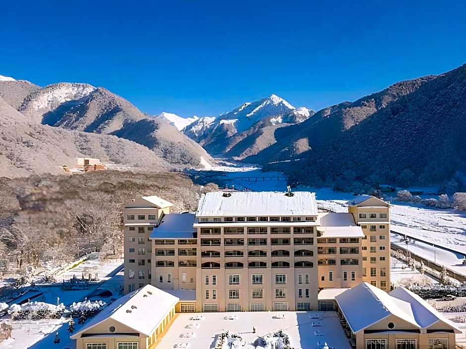 Qafqaz Riverside Hotel