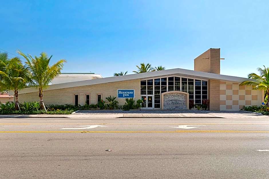 Downtown Hollywood Gardens Inn & Suites
