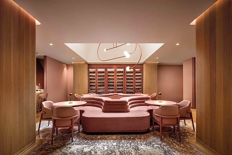 Revery Toronto Downtown, Curio Collection by Hilton