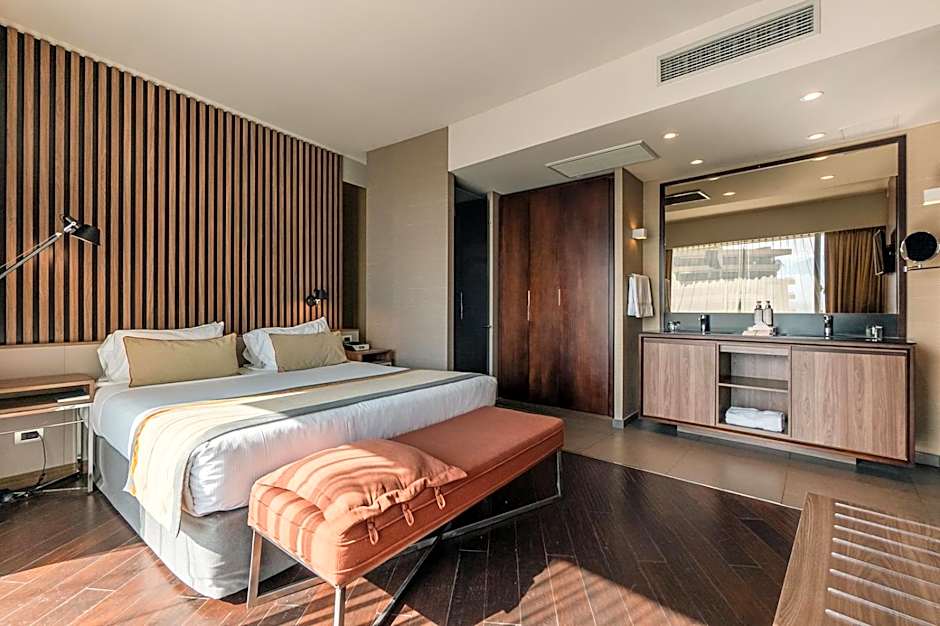 DoubleTree by Hilton Santiago Kennedy