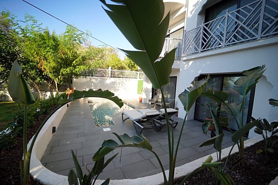 Icon Beach Suites Hotel Sovalye Island