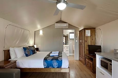 Deluxe Safari Tent - sleeps 6