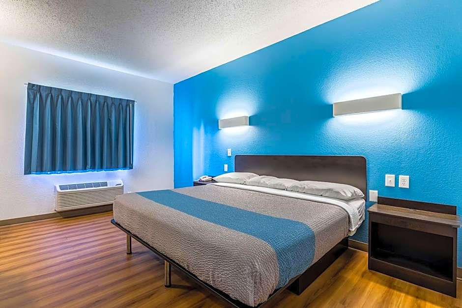 Motel 6-Indianapolis, IN - Southport