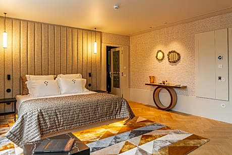 Superior King Suite
