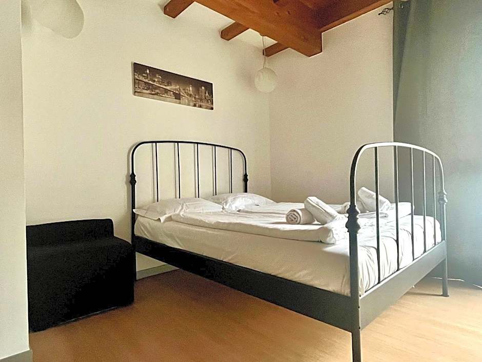 GuestHouse University by LR - self check in