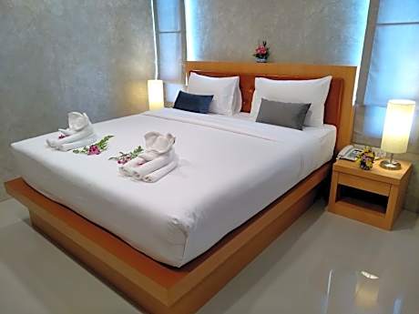 Deluxe Double Room (Window)