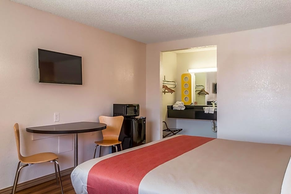 Motel 6 Mesquite, TX - Rodeo - Convention Ctr