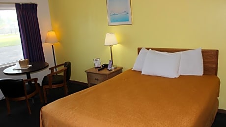 Standard Queen Room