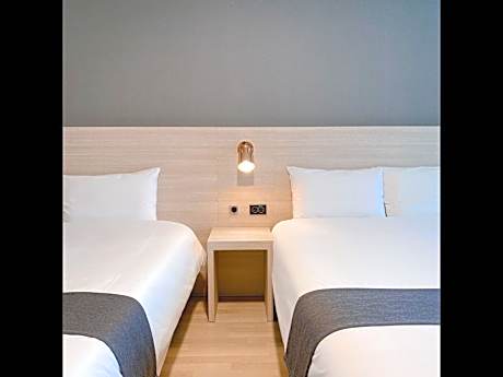 Triple Room with Balcony and Sea View