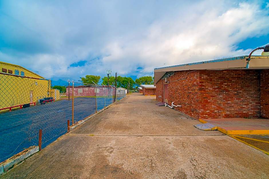 Town & Country Motel Bossier City by OYO